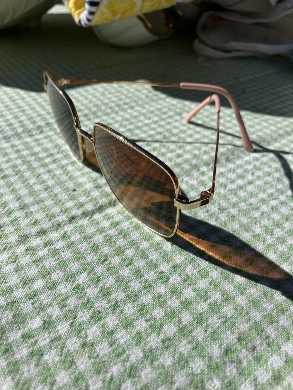 Gold tone magnifying sunglasses amber lenses 2.0 magnification